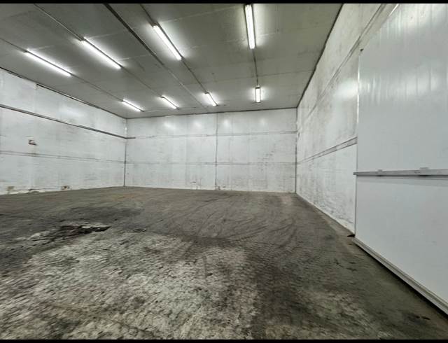 2,000M² WAREHOUSE TO LET IN PHOENIX INDUSTRIAL