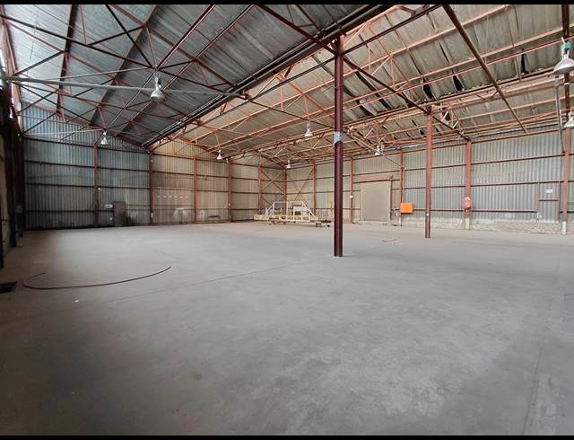 1,100M² WAREHOUSE TO LET IN CLAYVILLE