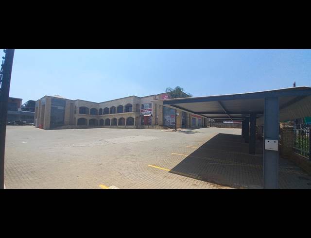 2,618M² BUSINESS CENTRE TO LET IN STRIJDOMPARK