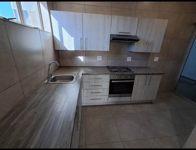 2,248M² SHOWROOM TO LET IN DUNCANVILLE