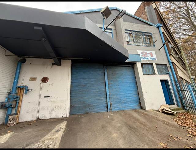 380M² WAREHOUSE TO LET IN INDUSTRIA WEST