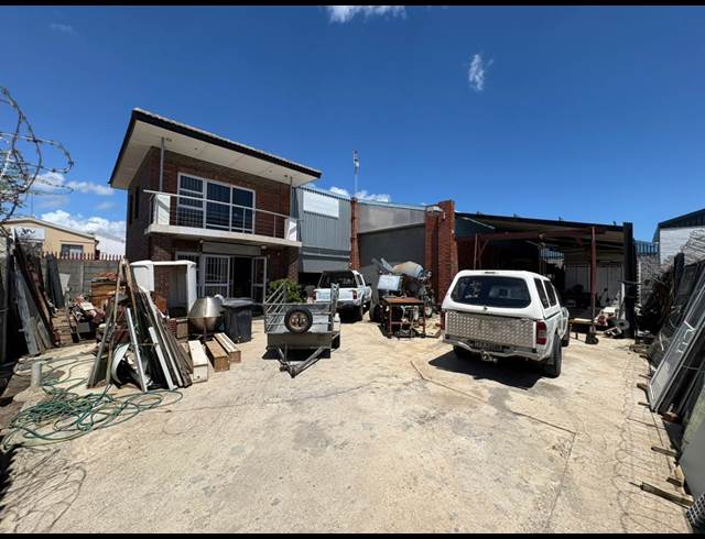 412M² WAREHOUSE TO LET IN STRAND CENTRAL