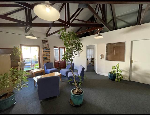 870M² BUILDING TO LET IN GARDENS