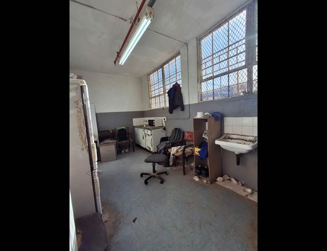992M² WAREHOUSE TO LET IN CHISELHURST