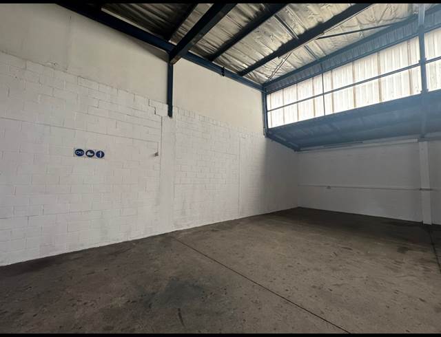 200M² WAREHOUSE TO LET IN EASTLEIGH