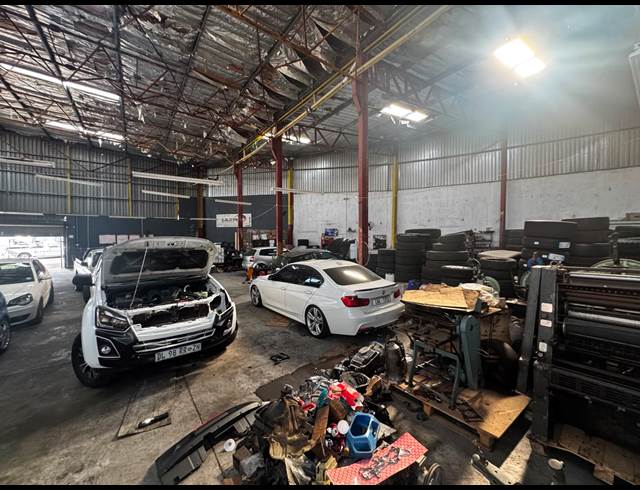 1,100M² WAREHOUSE TO LET IN SPRINGFIELD PARK