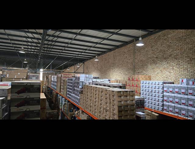 3,090M² WAREHOUSE TO LET IN LANSERIA