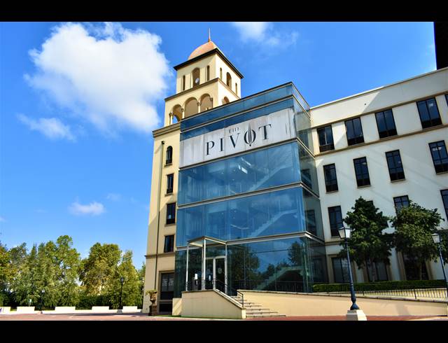 63M² BUILDING TO LET IN FOURWAYS