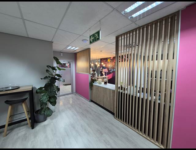 412M² OFFICE TO LET IN GREENSTONE HILL