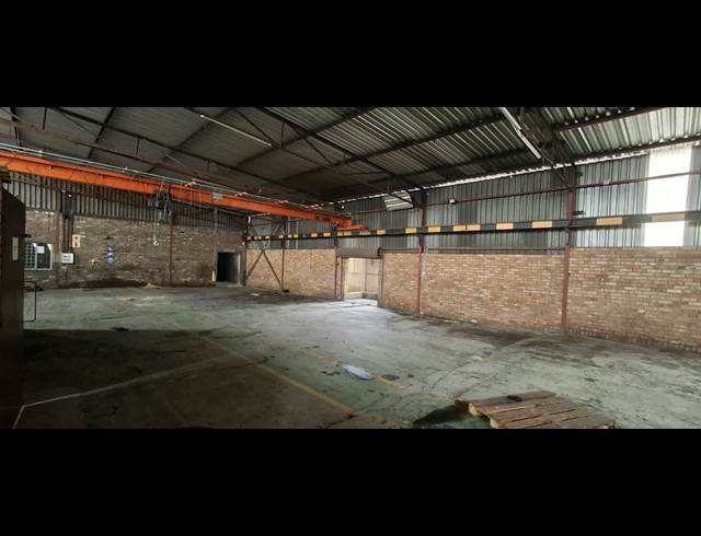 600M² BUILDING TO LET IN VULCANIA