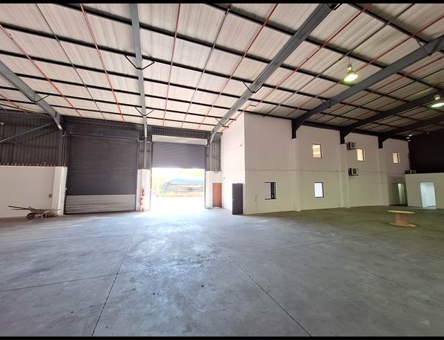 1,607M² WAREHOUSE TO LET IN NORTH RIDING