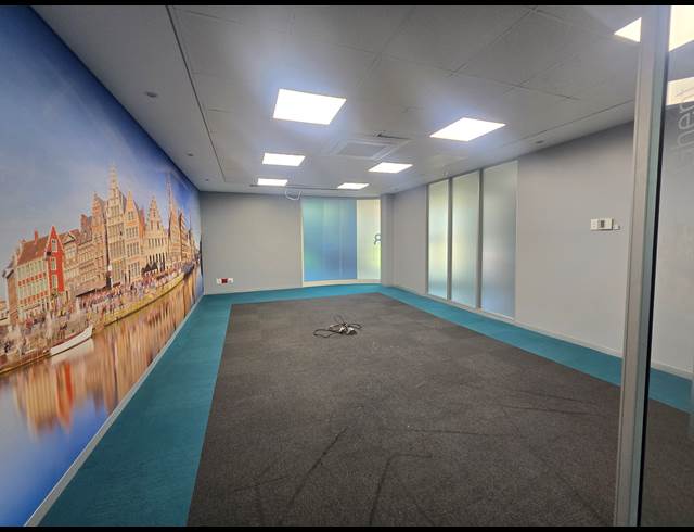 363M² OFFICE TO LET IN LYME PARK