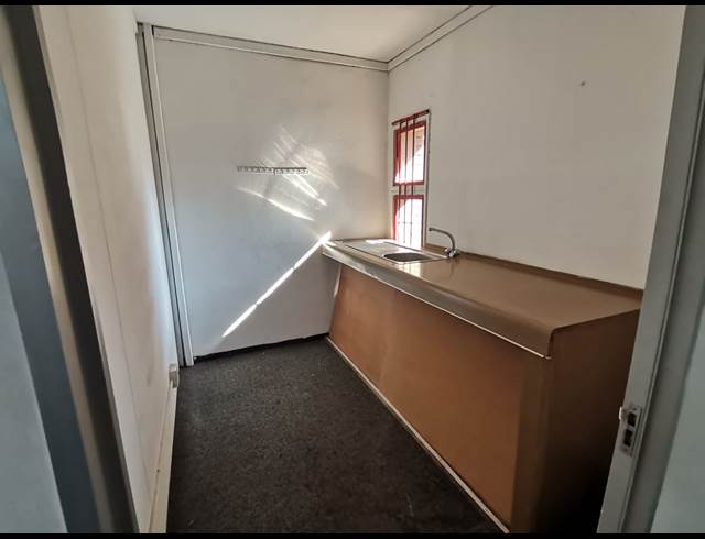 82M² OFFICE TO LET IN VALHALLA
