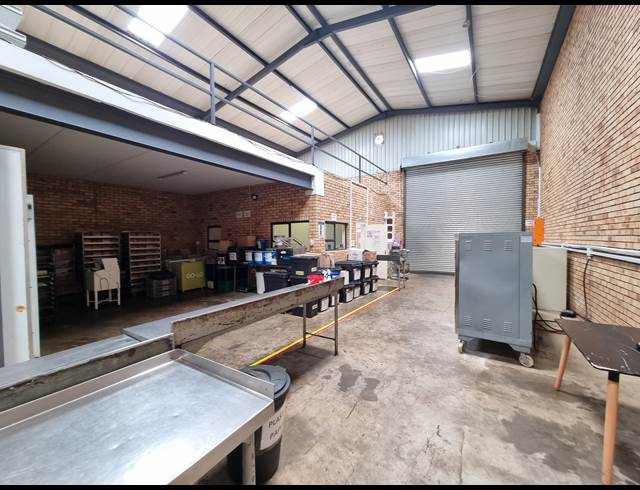 278M² WAREHOUSE TO LET IN CROWN