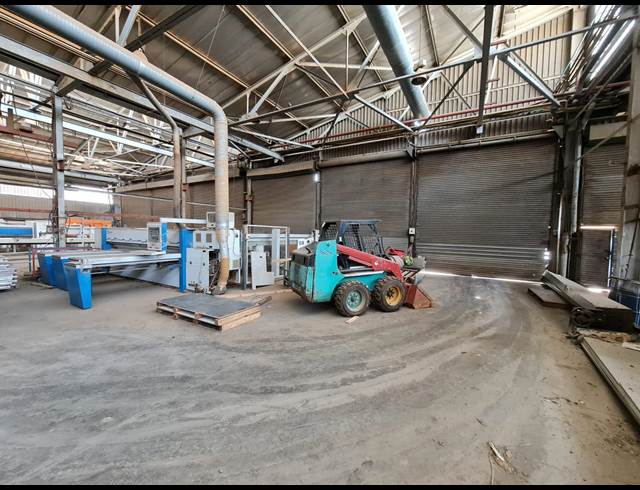 2,361M² WAREHOUSE TO LET IN WADEVILLE