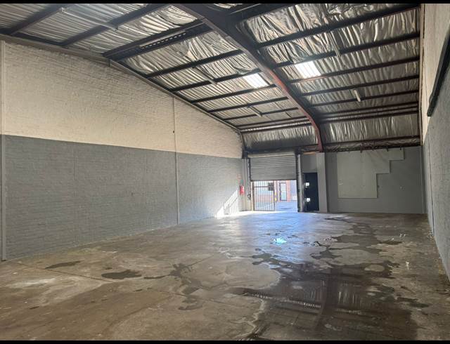 193M² WAREHOUSE TO LET IN CROWN
