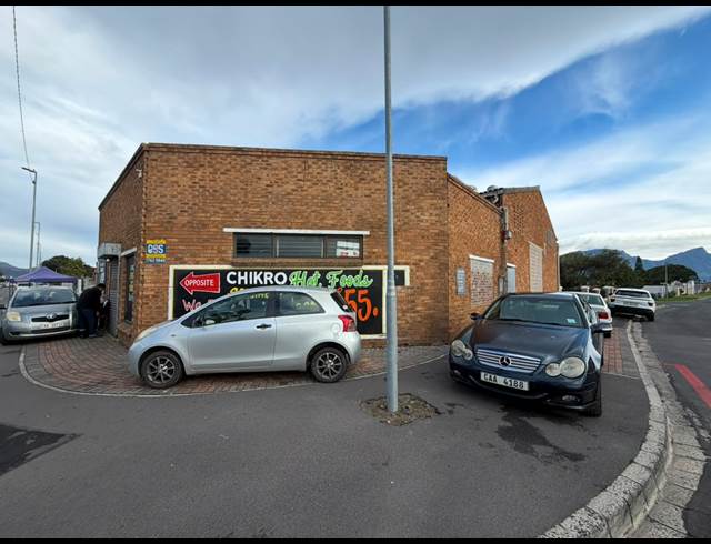 374M² WAREHOUSE TO LET IN GRASSY PARK