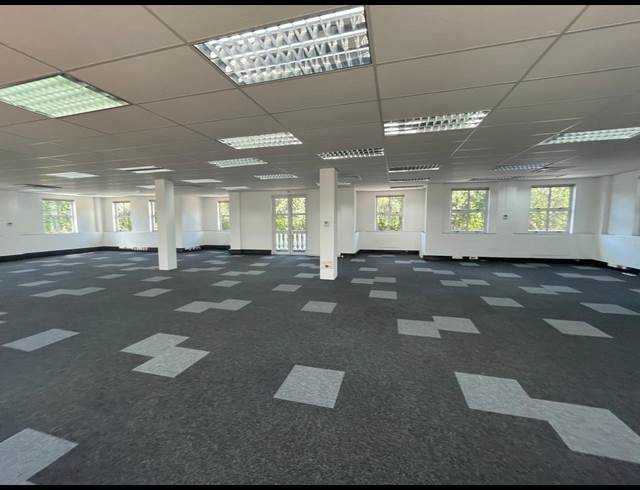 279M² OFFICE TO LET IN LYME PARK