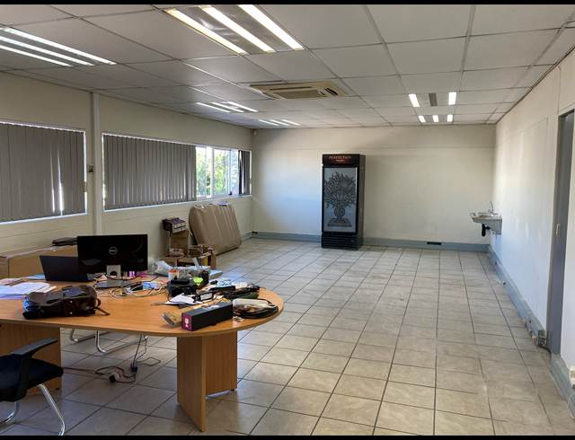 3,300M² WAREHOUSE TO LET IN NEW GERMANY