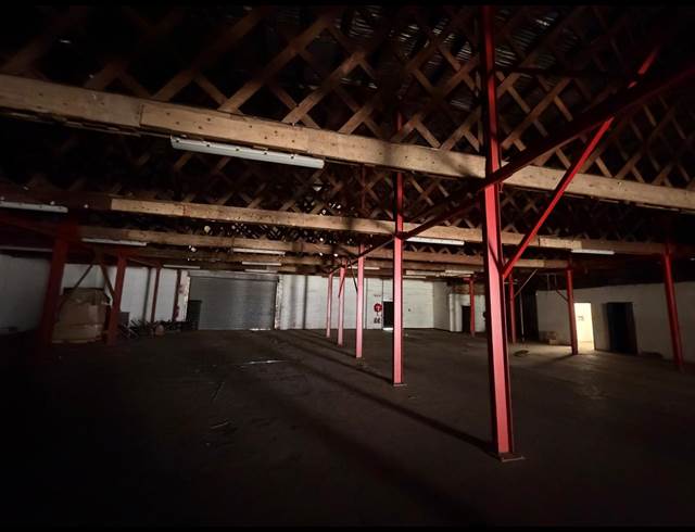 1,166M² WAREHOUSE TO LET IN CLAYVILLE
