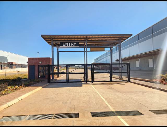 9,800M² WAREHOUSE TO LET IN LOUWLARDIA