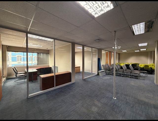 890M² OFFICE TO LET IN DE WATERKANT