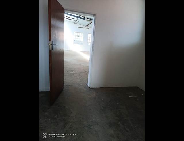 373M² WAREHOUSE TO LET IN RETREAT
