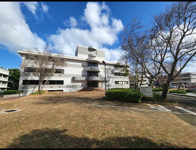 924M² OFFICE TO LET IN PINELANDS