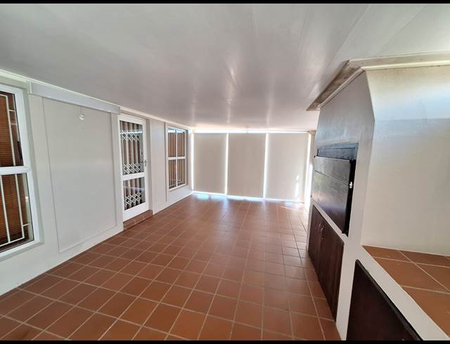 2 bed property to rent in LANGERUG