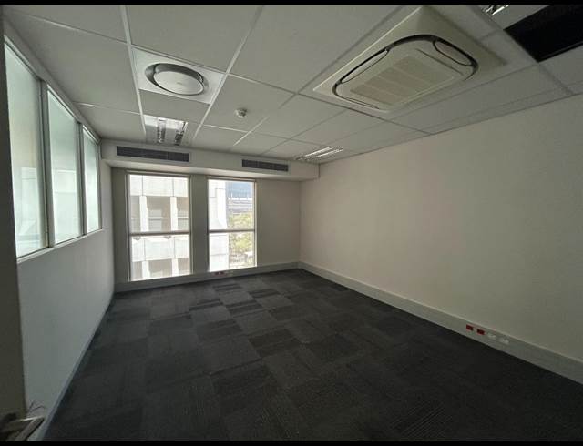 386.50M² BUILDING TO LET IN FORESHORE