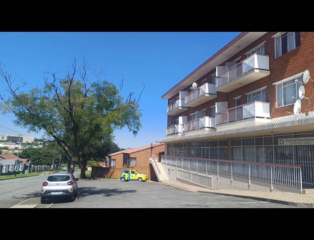 81M² BUSINESS TO LET IN OAKDENE