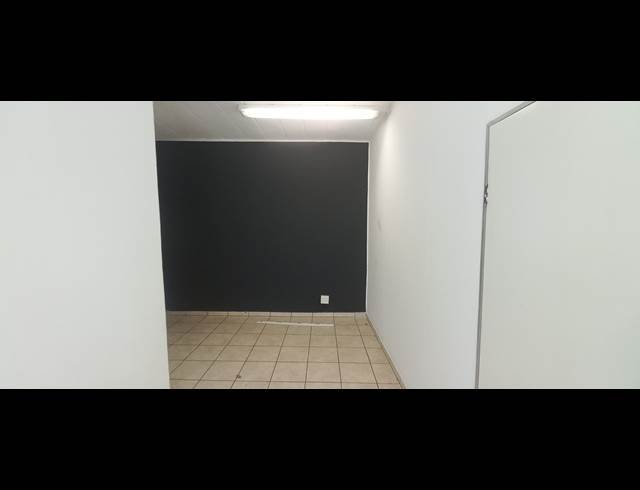 282M² WAREHOUSE TO LET IN OLIVEDALE