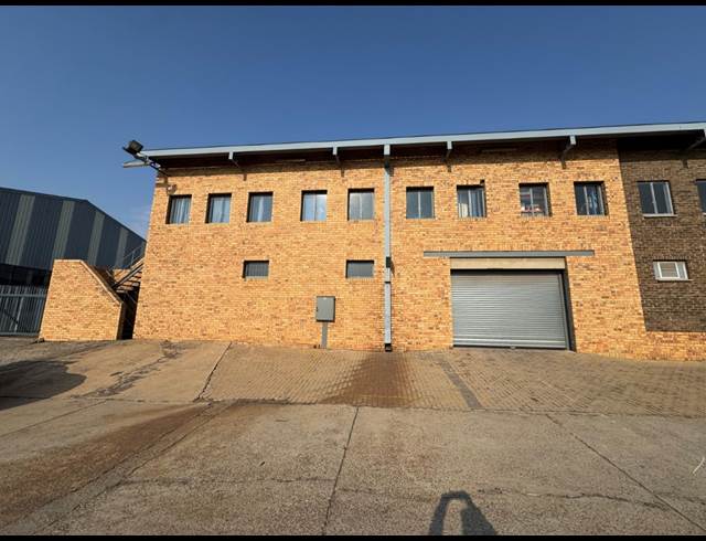 550M² WAREHOUSE TO LET IN CHAMDOR