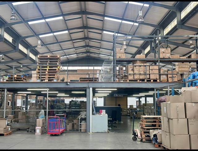 3,200M² WAREHOUSE TO LET IN MEADOWDALE
