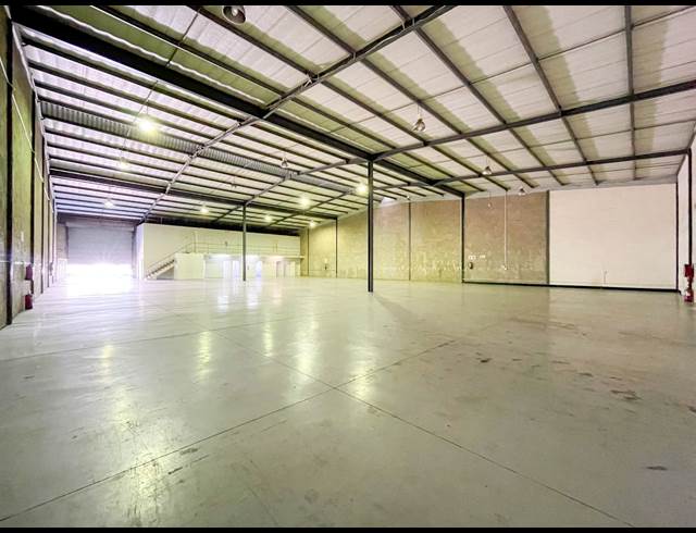 1,117M² WAREHOUSE TO LET IN BRIARDENE