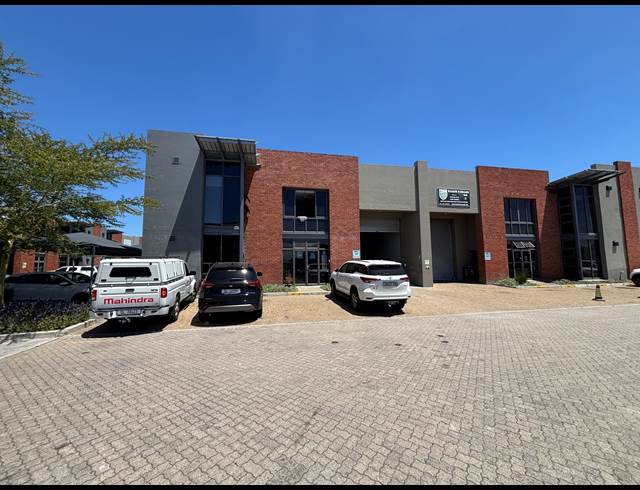547M² WAREHOUSE TO LET IN STIKLAND INDUSTRIAL
