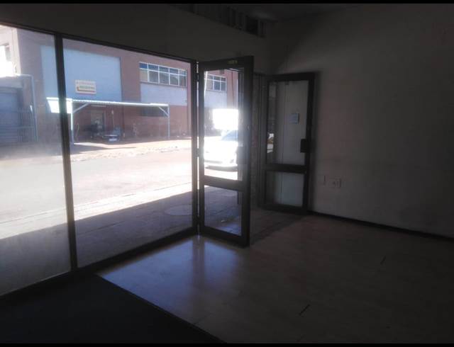 116M² BUSINESS TO LET IN LENASIA