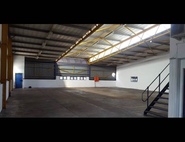 746M² WAREHOUSE TO LET IN RED HILL