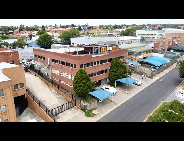 1,300M² WAREHOUSE TO LET IN EASTGATE