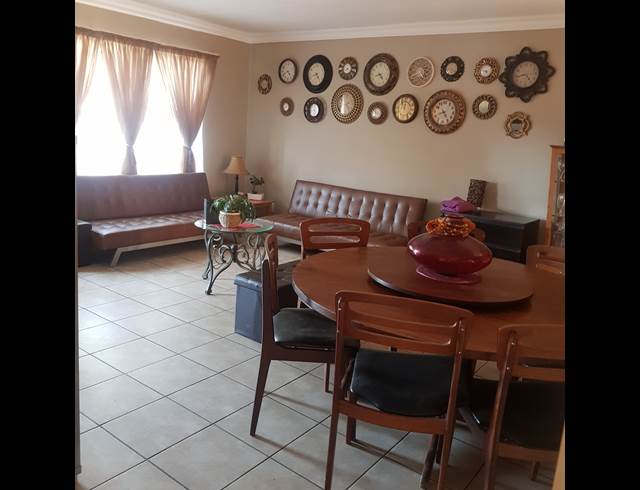 2 bed property to rent in LANGENHOVEN PARK