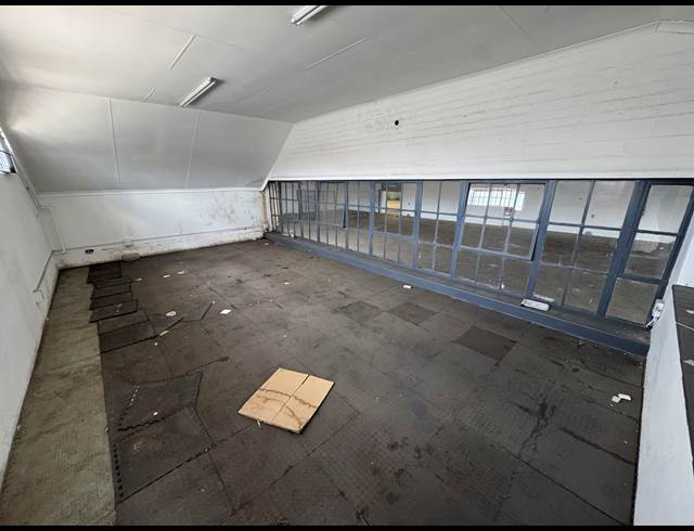 1,400M² WAREHOUSE TO LET IN INDUSTRIA WEST