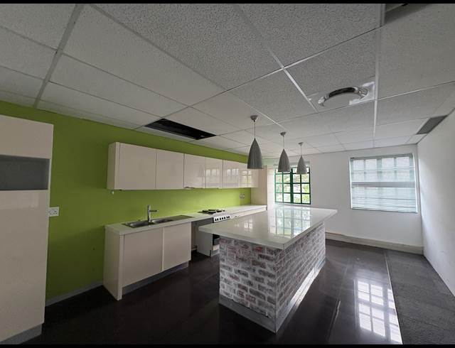 232M² OFFICE TO LET IN CLAREMONT