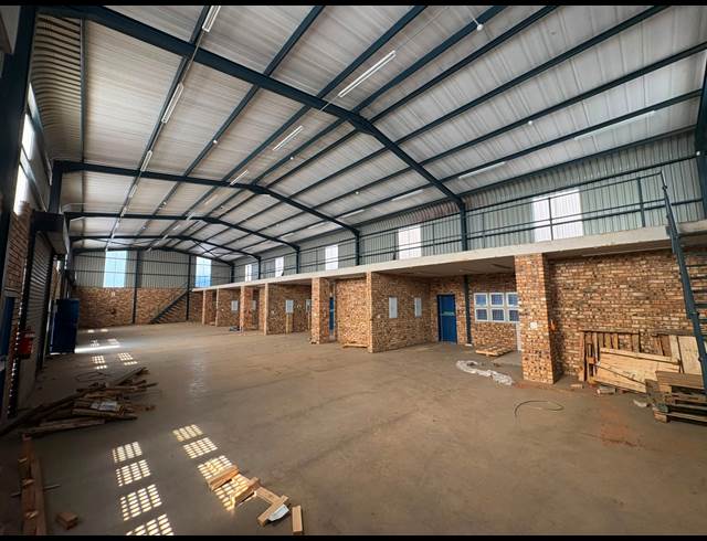 527M² WAREHOUSE TO LET IN KNIGHTS