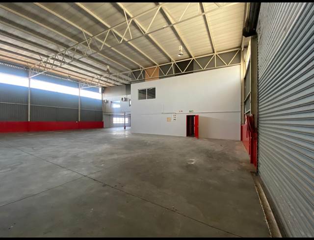 1,261M² WAREHOUSE TO LET IN HALFWAY HOUSE