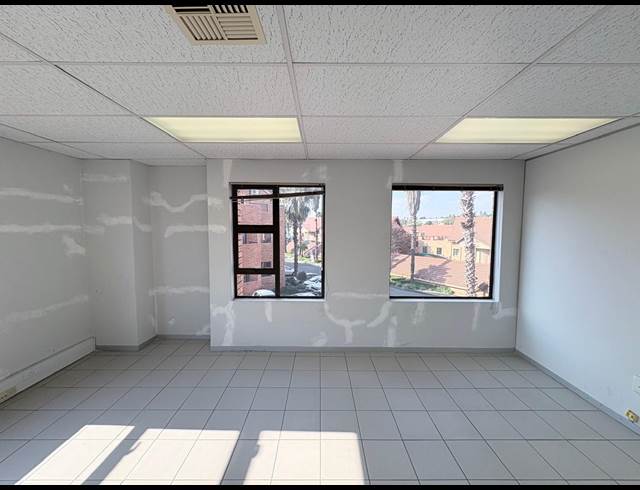 145M² OFFICE TO LET IN FOURWAYS