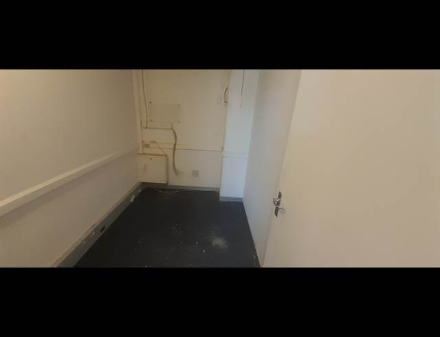 87M² OFFICE TO LET IN NORTH BEACH