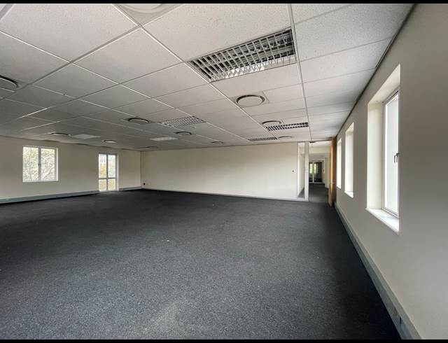 565M² OFFICE TO LET IN SANDTON CENTRAL