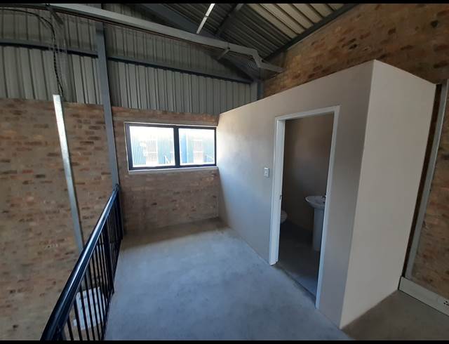 191M² WAREHOUSE TO LET IN LASER PARK