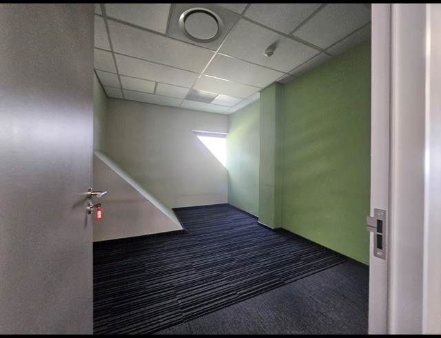 568M² OFFICE TO LET IN HIGHVELD