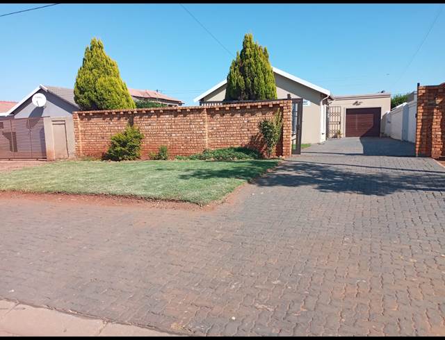 2 bed property to rent in PROTEA GLEN